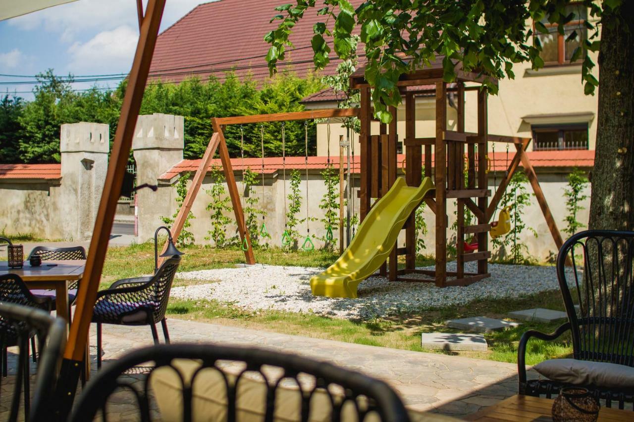 Penzion Kuria Nové Mesto nad Váhom Exterior foto